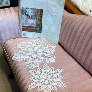 Heritage Lace Snowflake Window Accents